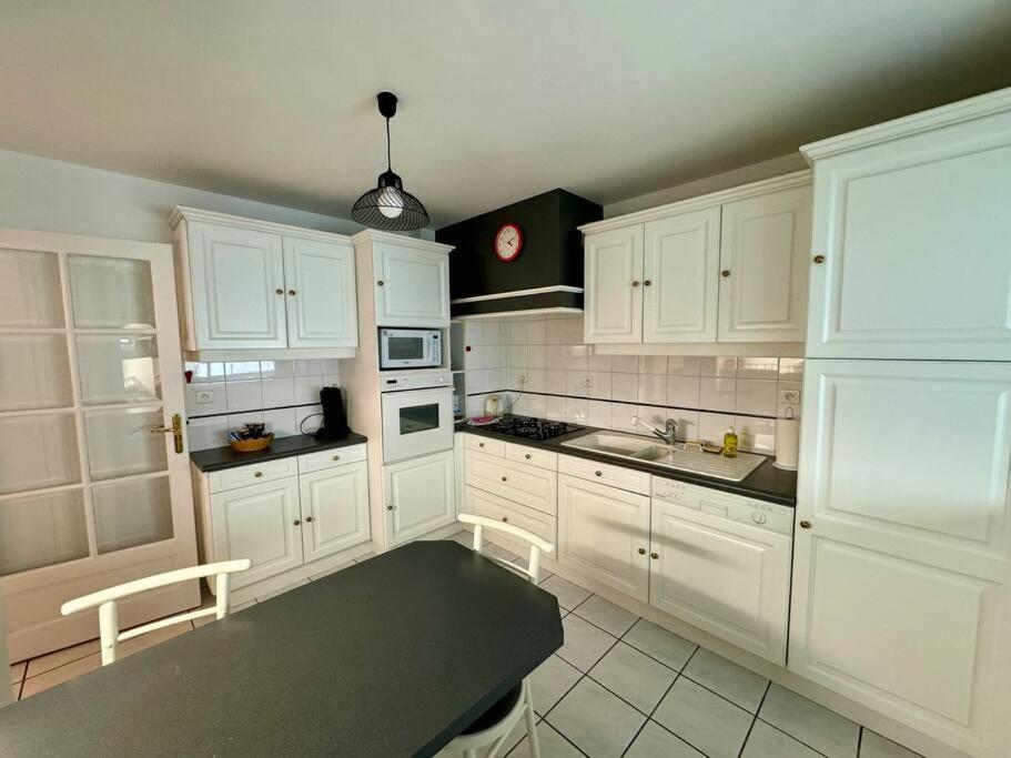 Appartement F3 Plein Cœur Centre Fd Avec Parking Montrognon *